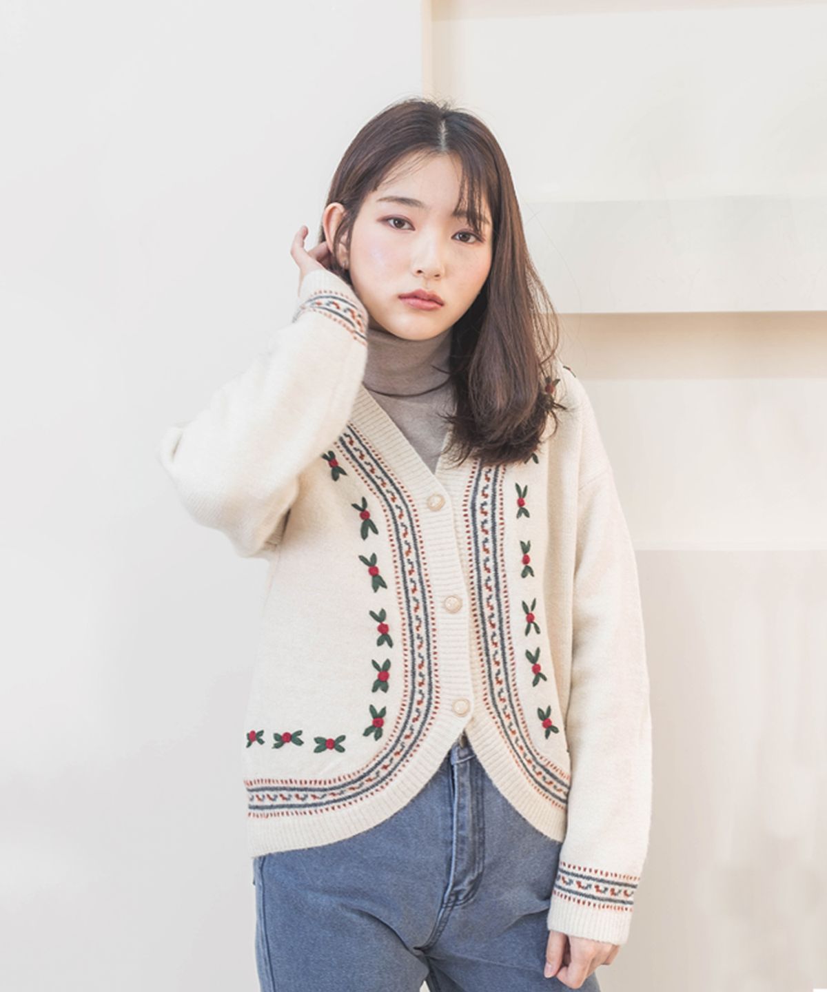 핑크파인애플(PINK PINEAPPLE) FLOWER EMBROIDERY CARDIGAN_IVORY