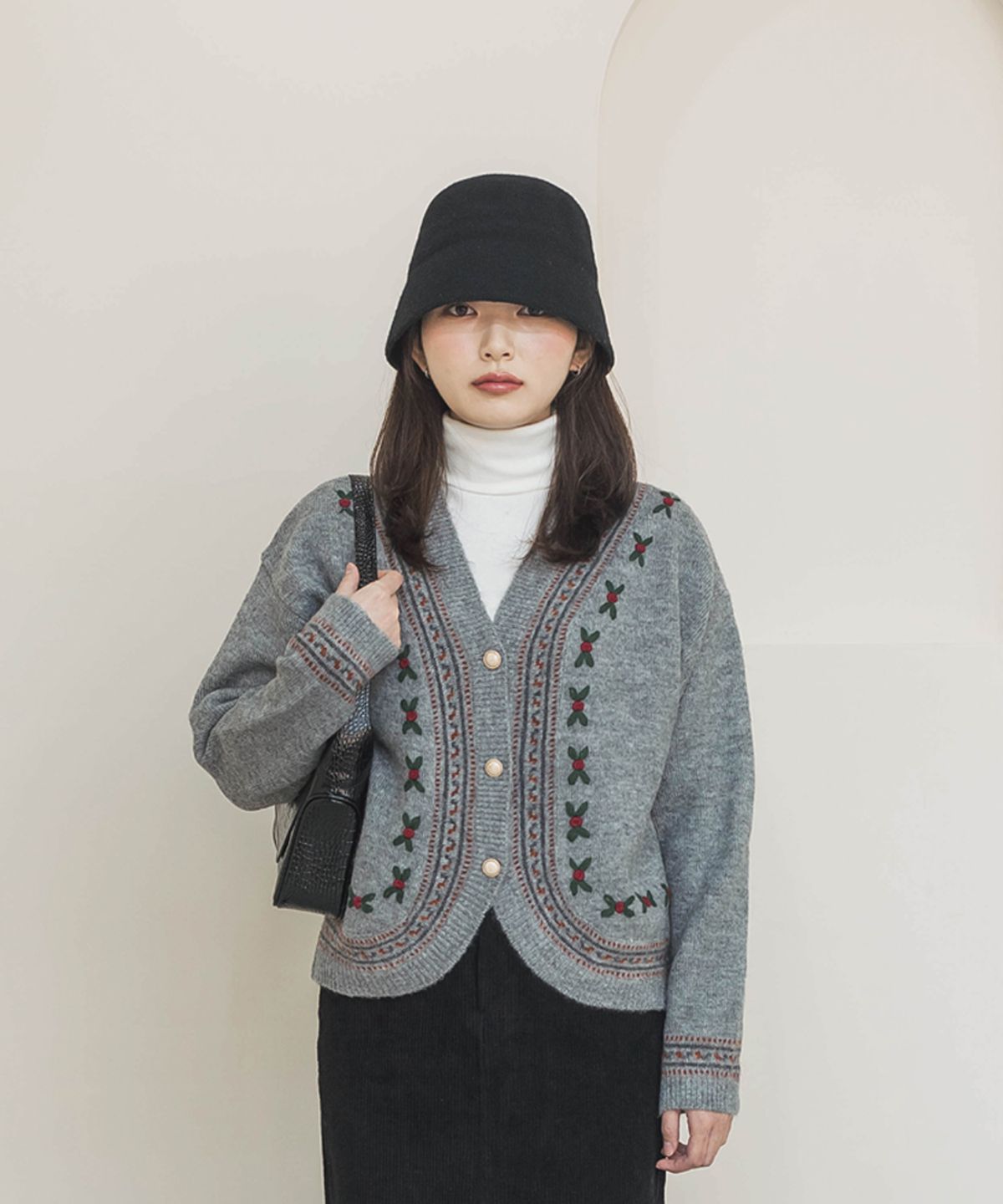 핑크파인애플(PINK PINEAPPLE) FLOWER EMBROIDERY CARDIGAN_GREY