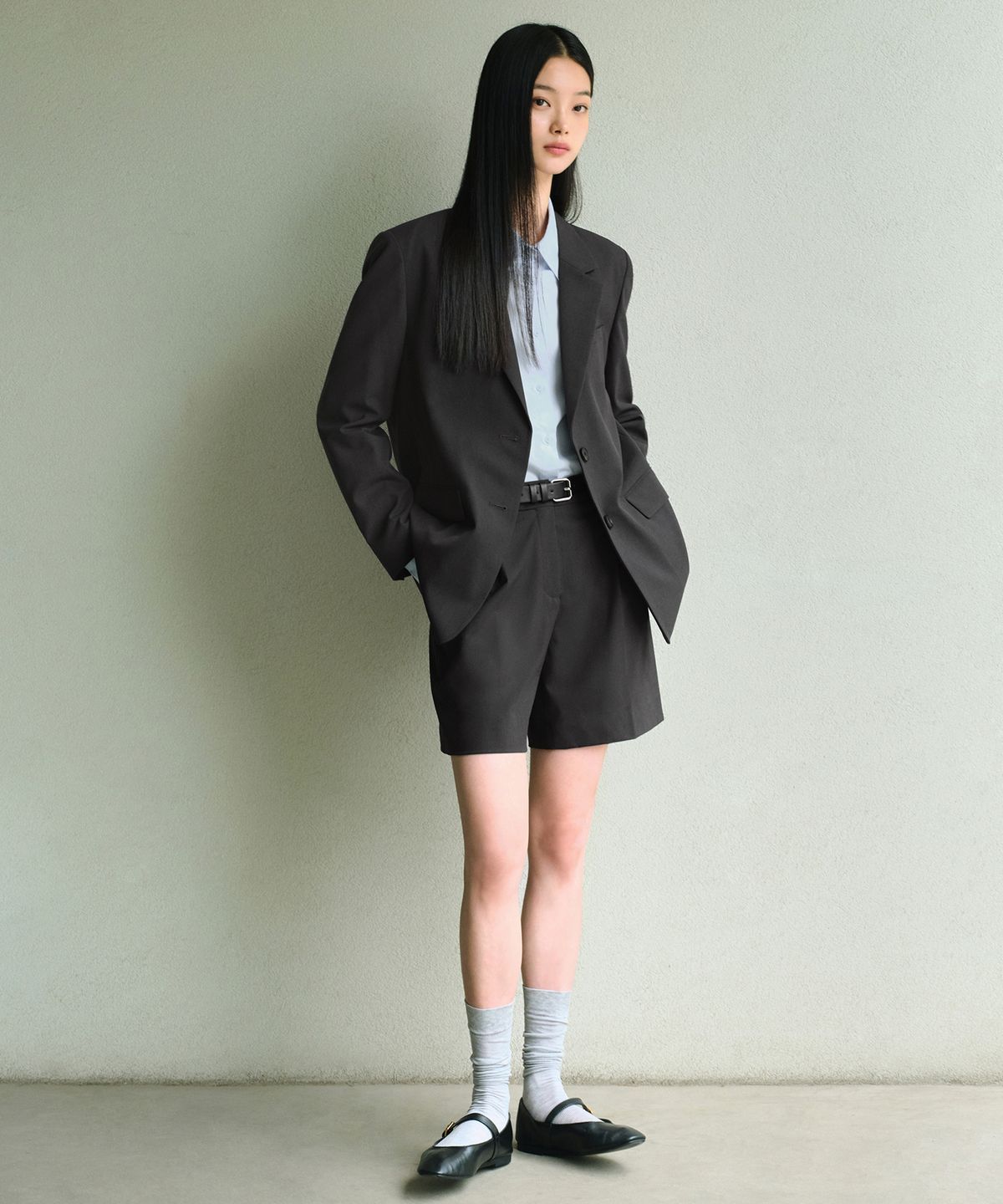 무신사 스탠다드 우먼(MUSINSA STANDARD WOMAN) 우먼즈 라이트웨이트 히든 밴딩 하프 슬랙스 [그레이]