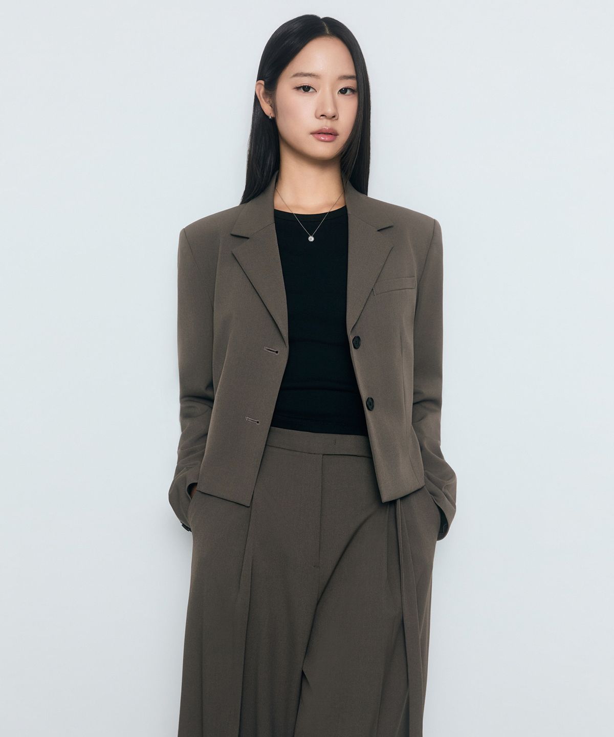무신사 스탠다드 우먼(MUSINSA STANDARD WOMAN) 우먼즈 크롭 블레이저 [카키 브라운]