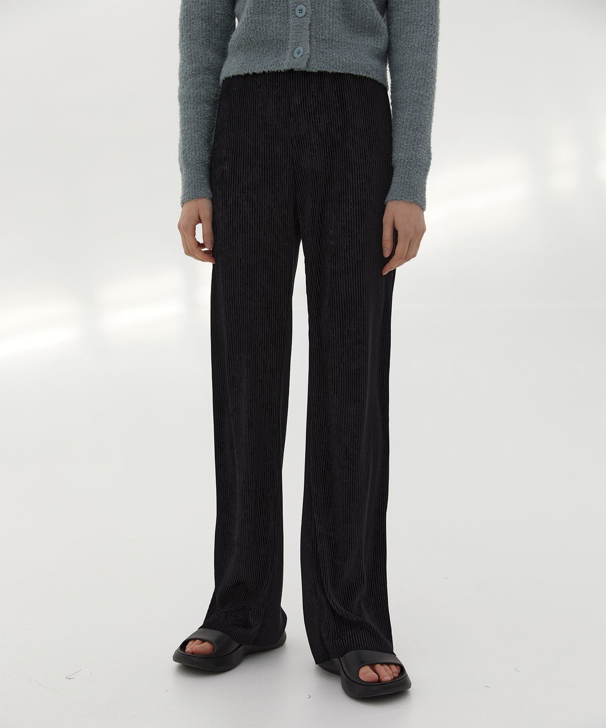 38컴온커먼(38COMEONCOMMON) 21W VELVET PLEATS BANDING PANTS (BLACK)