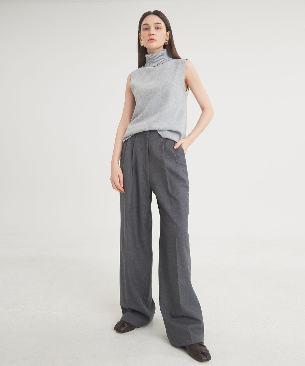 프라이하잇(THEFRHT) Two-Tuck Button Wide Wool Pants (Charcoal)