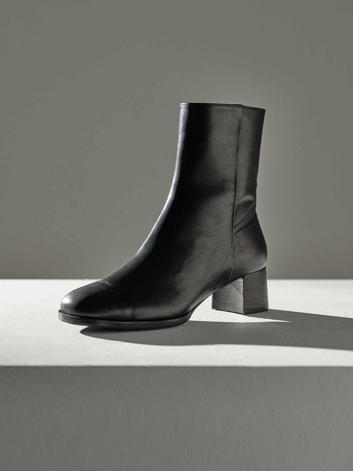 흰(HEENN) OVER THE ANKLE_BLACK