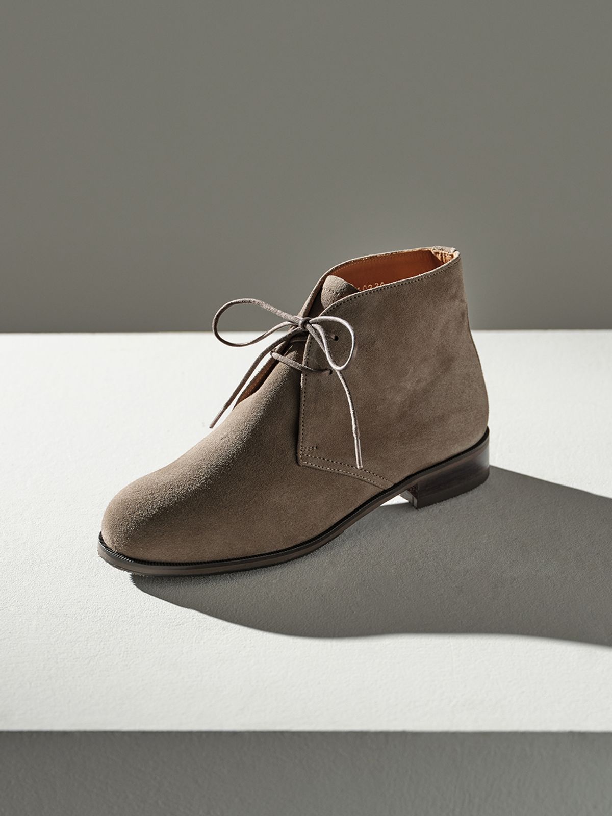 흰(HEENN) CHUKKA BOOTS_SUEDE BEIGE