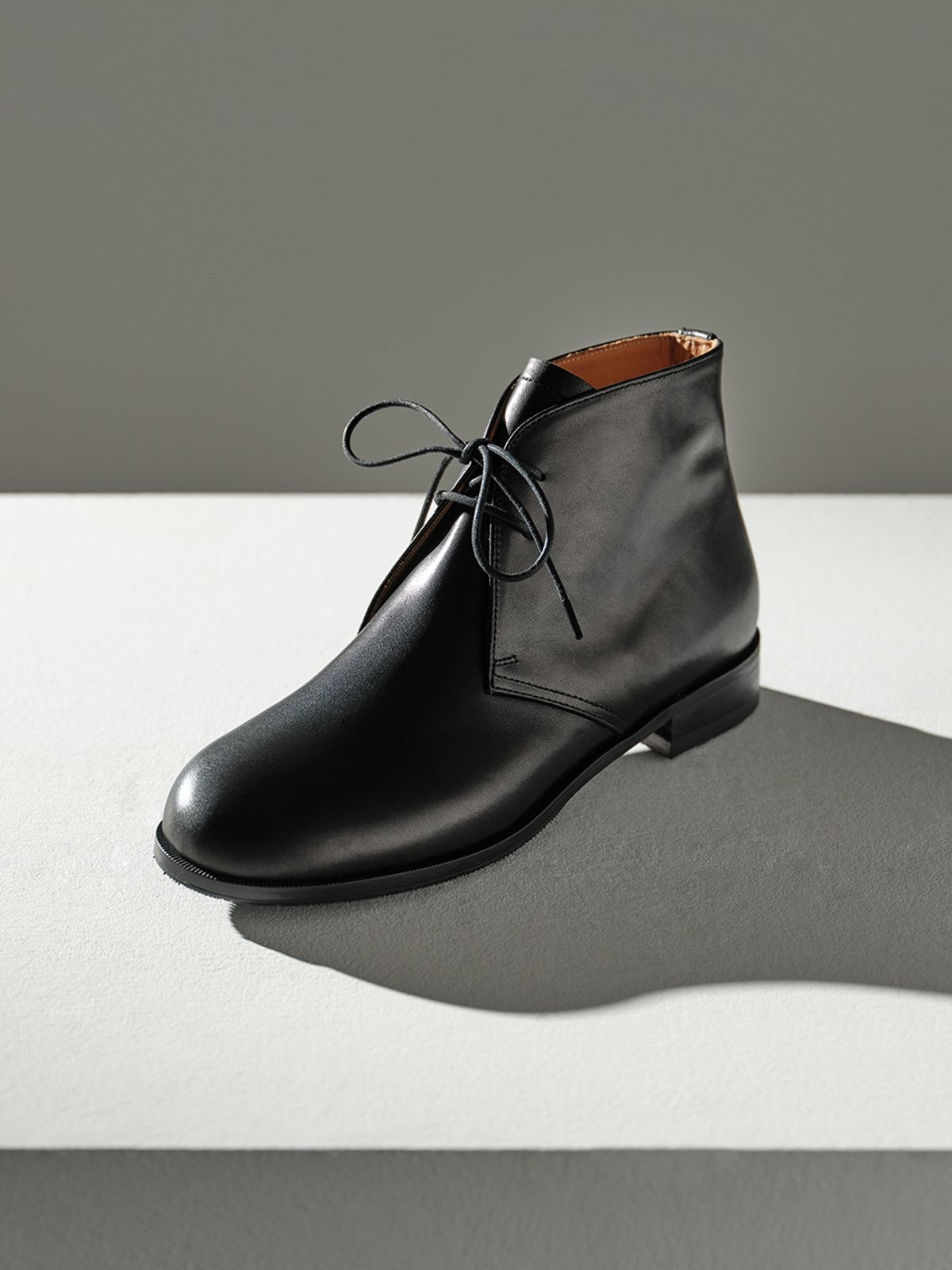 흰(HEENN) CHUKKA BOOTS_BLACK