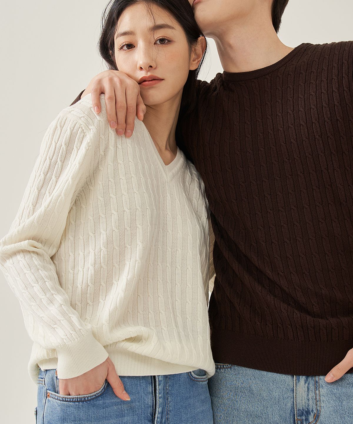 이올로(IOLO) 우먼 버티칼 케이블 브이넥_아이보리