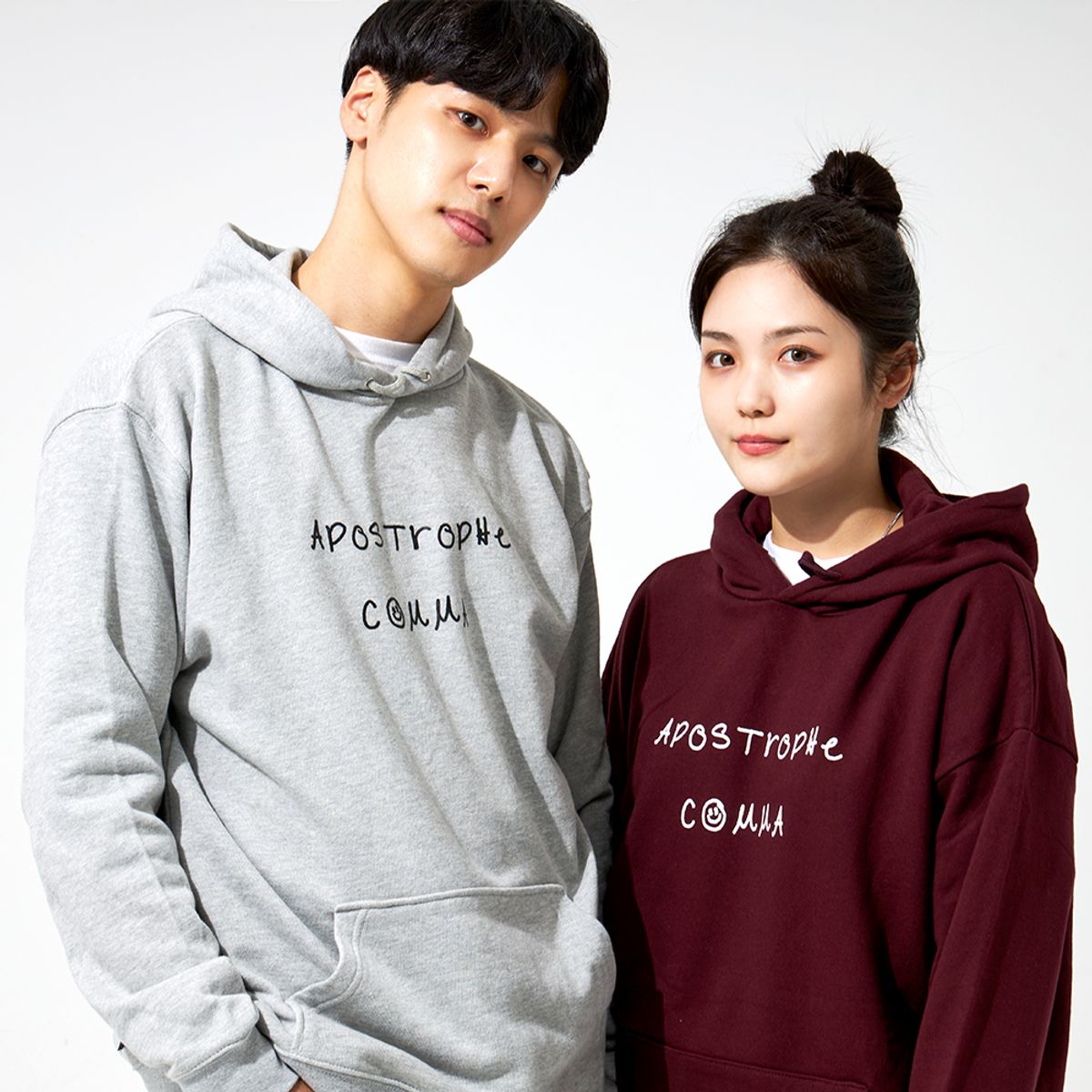 어퍼스트로피 콤마(APOSTROPHE COMMA) 풀네임 드로잉 로고 후디 (그레이/블랙)