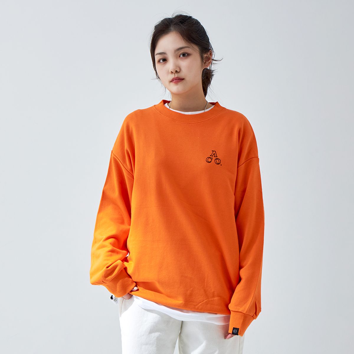 어퍼스트로피 콤마(APOSTROPHE COMMA) 더블 ACO 로고 스웨트셔츠 (오렌지/블랙)