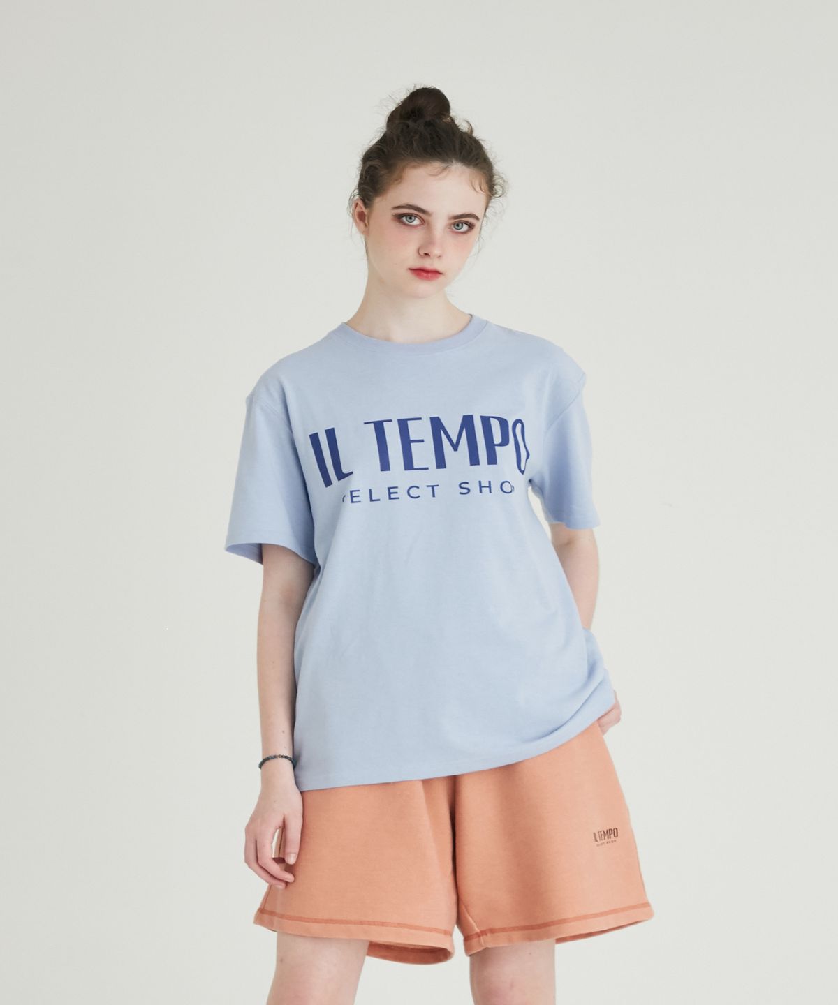 일템포셀렉샵(IL TEMPO SELECT SHOP) 레귤러 핏 빅 로고 티셔츠 라이트 스카이 블루
