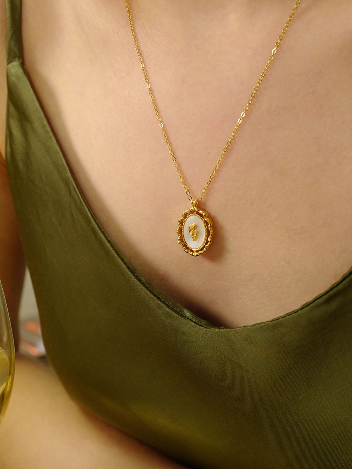 피오레(FIORE) spin tulip lace frame necklace