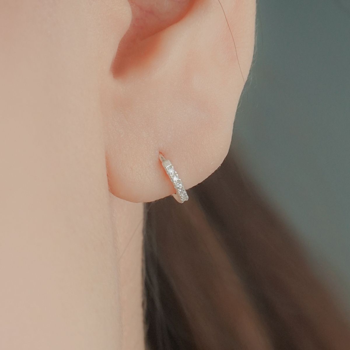 포스트루드(POSTLUDE) [SILVER] THIN PAVE RING EARRINGS (2 COLORS)