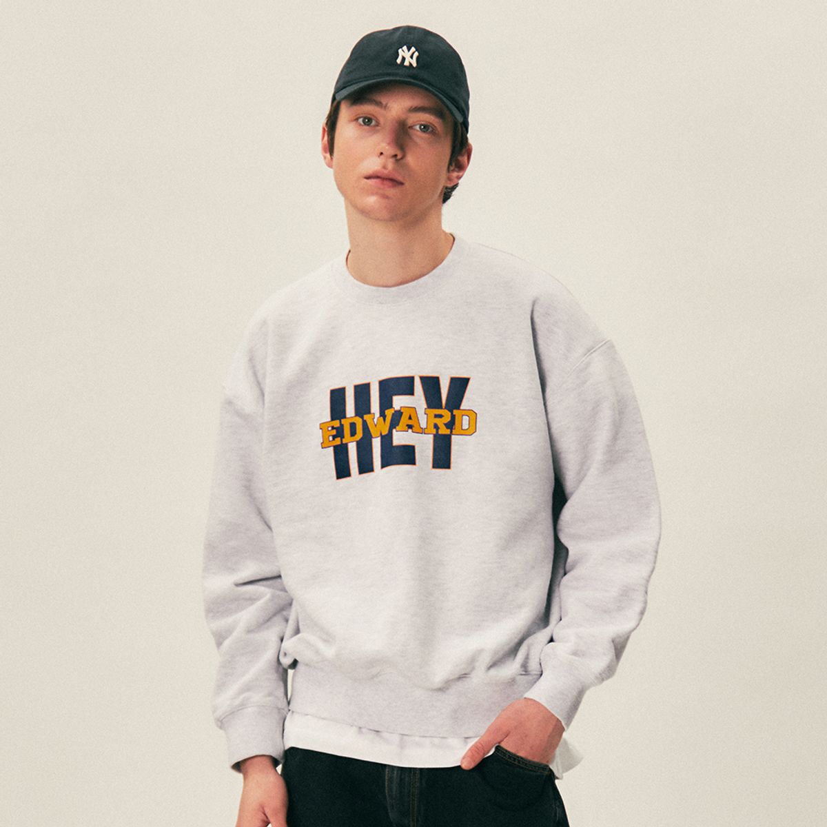 에드워드맥스(EDWARDMAX) 오버핏 빅로고 나염 맨투맨(HEY)