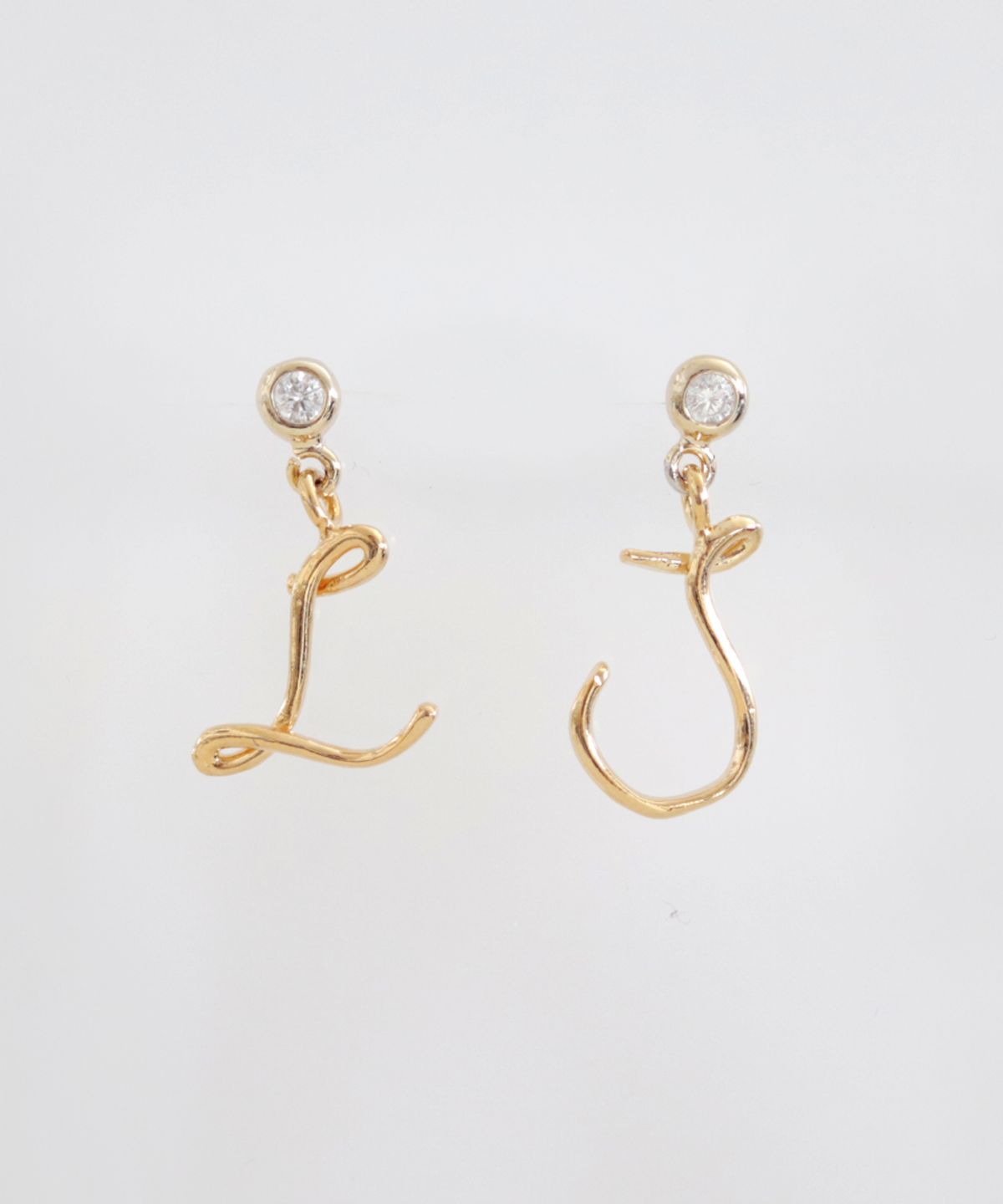 엘리오나(ELYONA) Initial Earrings 이니셜 귀걸이 (골드/실버)