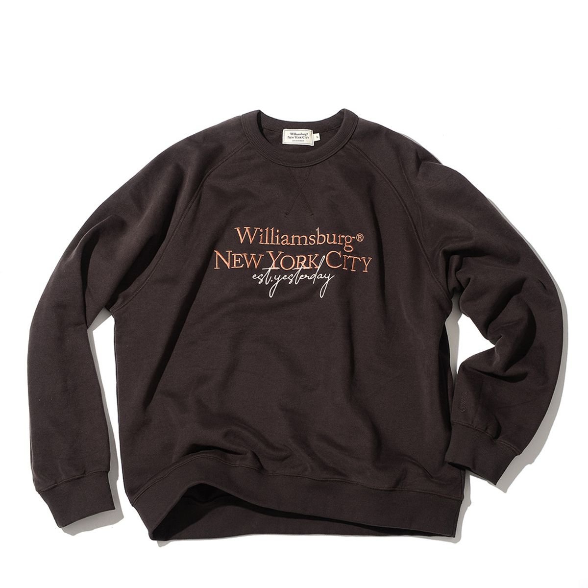 윌리엄스버그 뉴욕시티(WILLIAMSBURG NEWYORK CITY) Lettering Logo Brushed Sweat Shirt_Dark Brown