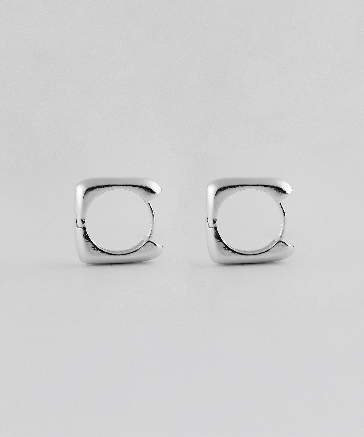 쿼르코어(QUARQOR) #7712 silver92.5 EARRING