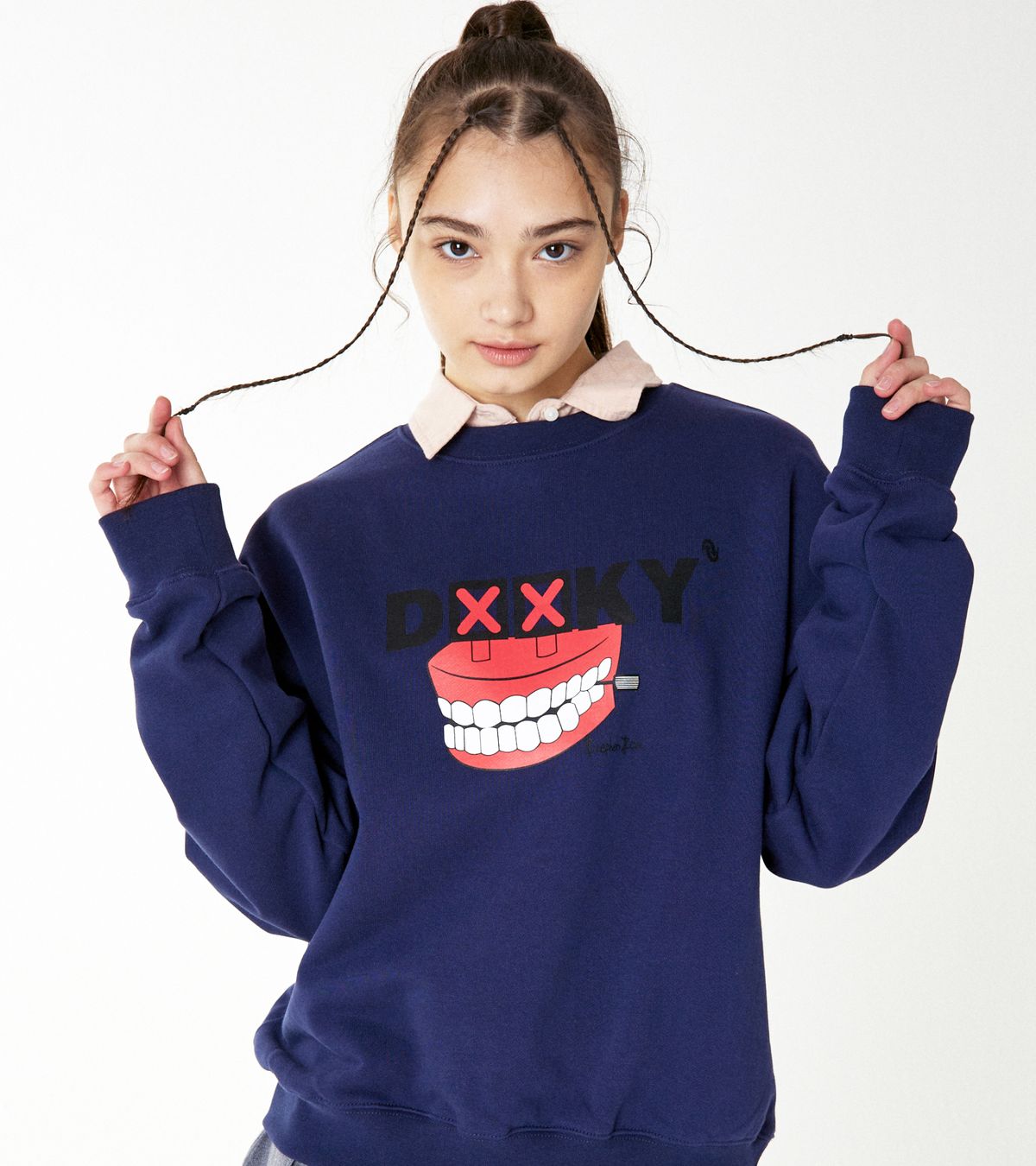 돌키(DORKY) 틀니 스웻셔츠 네이비