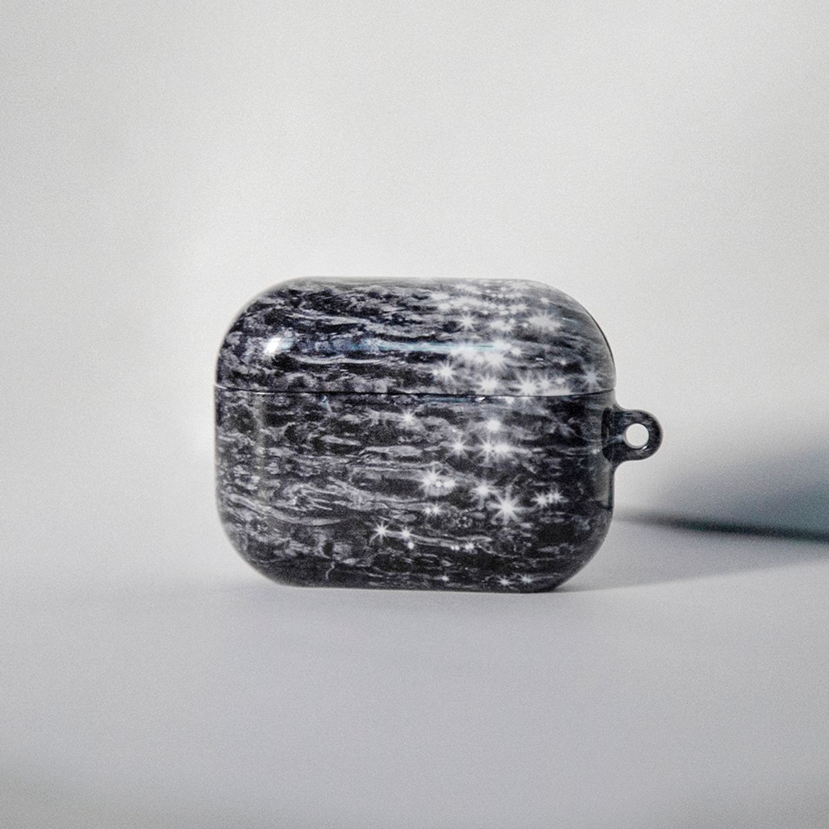 베이스언유즈(BASEDON_YOUTH) Glitters are uncomfortable airpods pro case