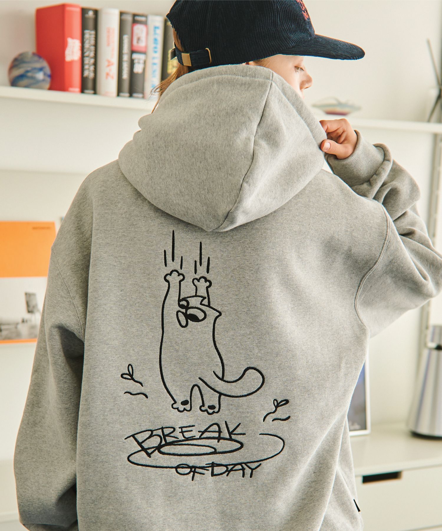 NON-SLIP EMBROIDERED HOODIE GRAY
