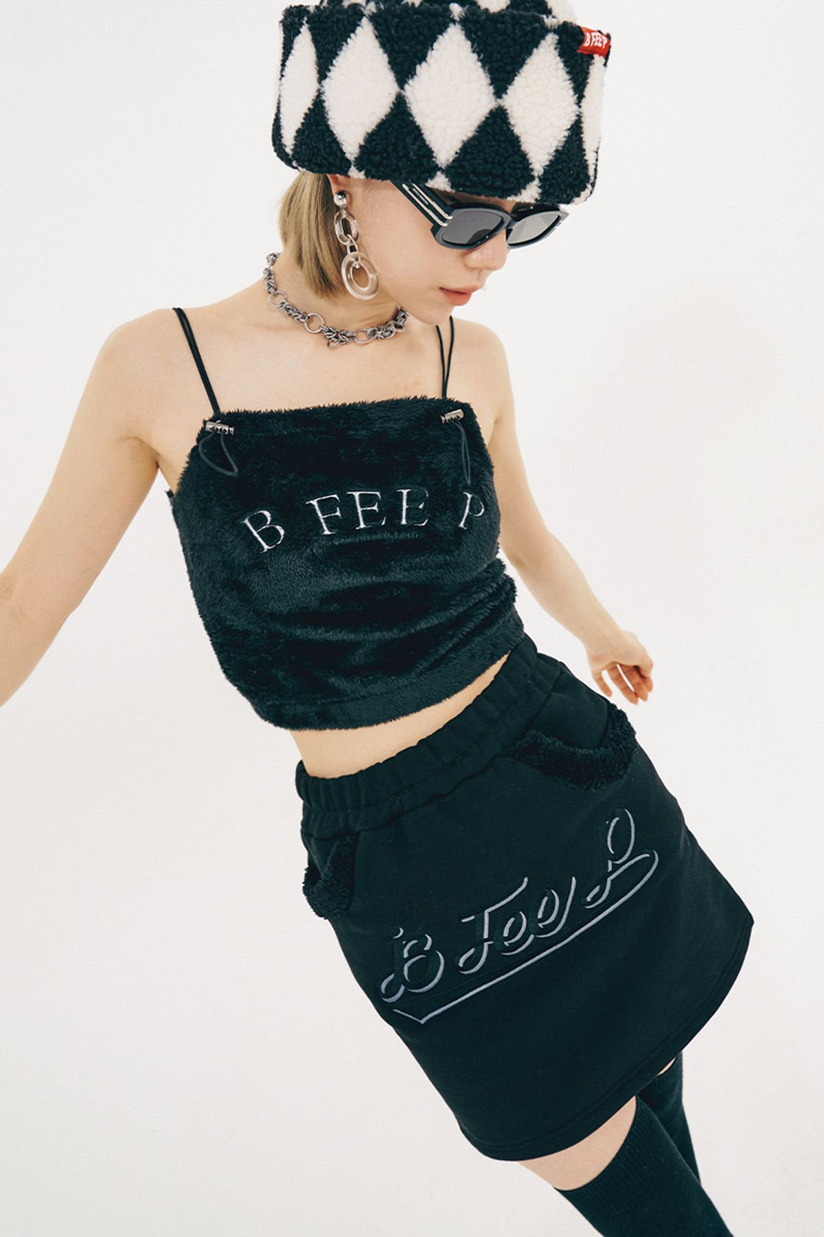 비피피(BFEEP) big logo fur skirt_black