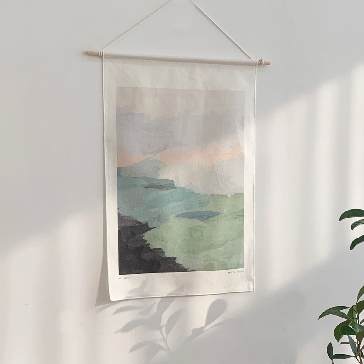 멜팅스튜디오(MELTING STUDIO) 패브릭 우드 행잉 포스터  / 50번 at sunset (우드프레임 포함)