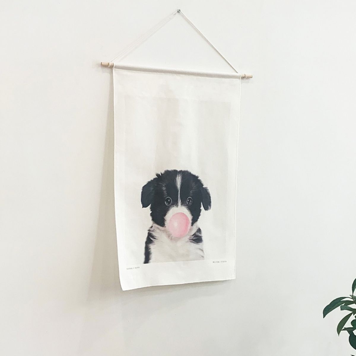 멜팅스튜디오(MELTING STUDIO) 패브릭 우드 행잉 포스터  / 70번 Adorable Puppy (우드프레임 포함)
