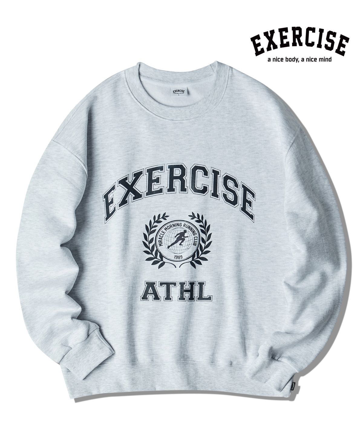 엑서사이즈(EXERCISE) 엠블럼 엑서사이즈 로고 맨투맨_헤더 그레이