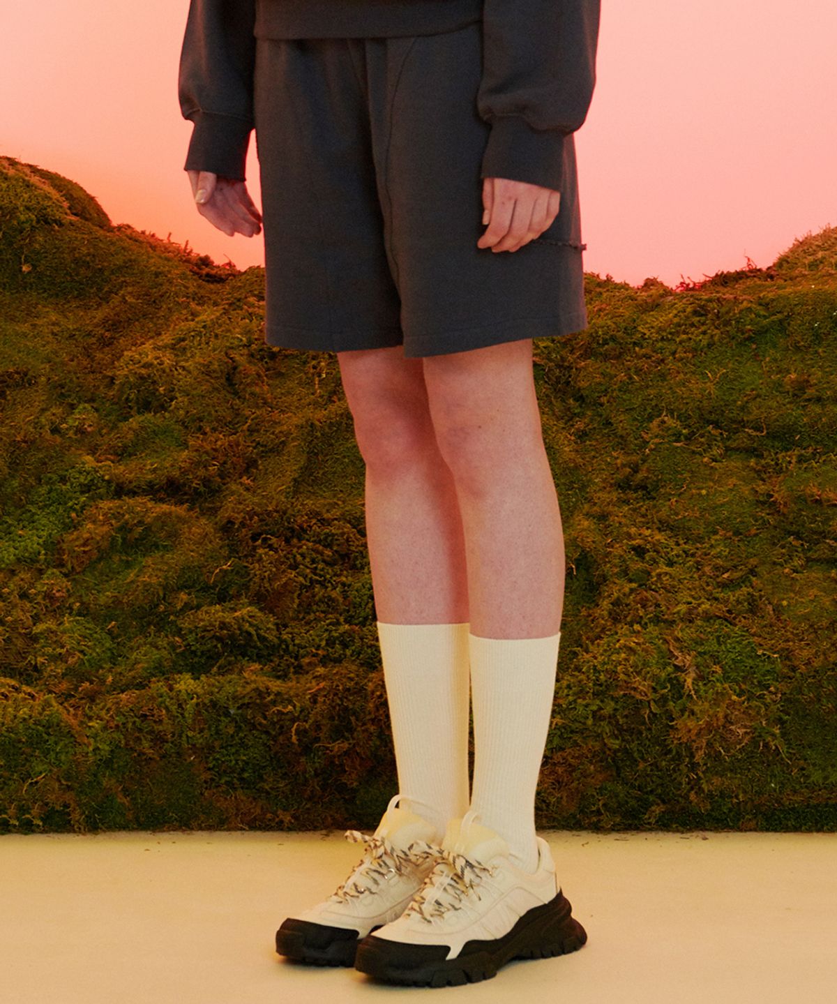 레이버러스(RAVEROUS) 로우 엣지 스웻 쇼츠 차콜
