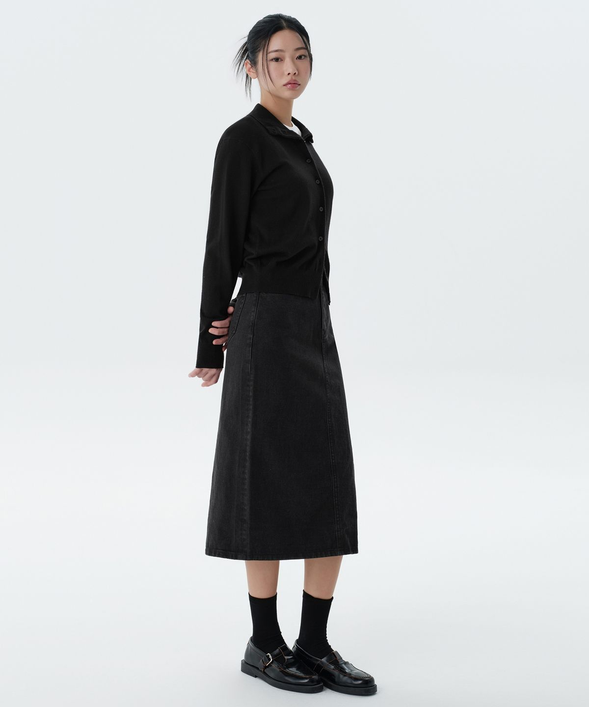 무신사 스탠다드 우먼(MUSINSA STANDARD WOMAN) 우먼즈 데님 미디 스커트 [워시드 블랙]