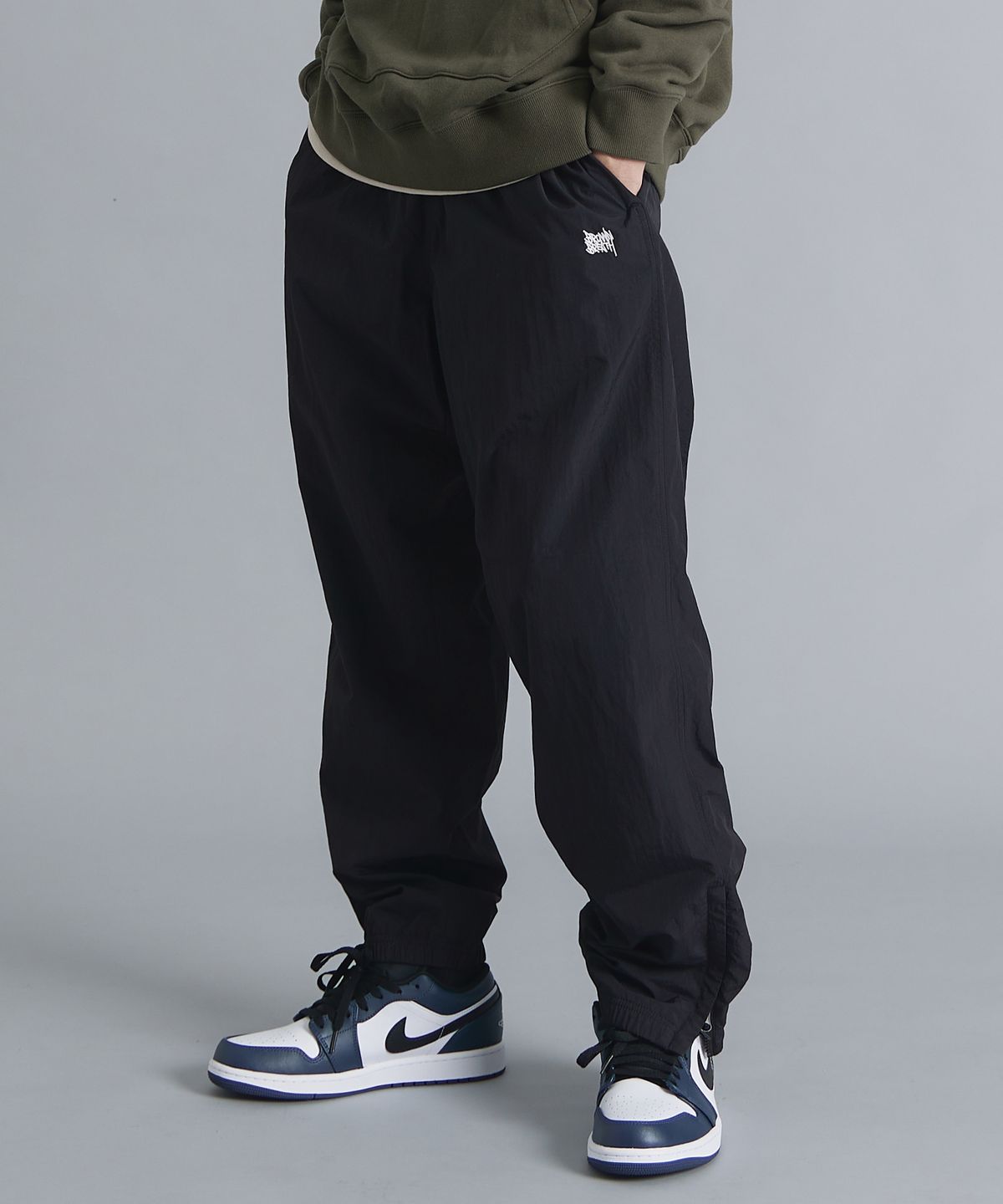 브라운브레스(BROWNBREATH) TAG NYLON PANTS - BLACK