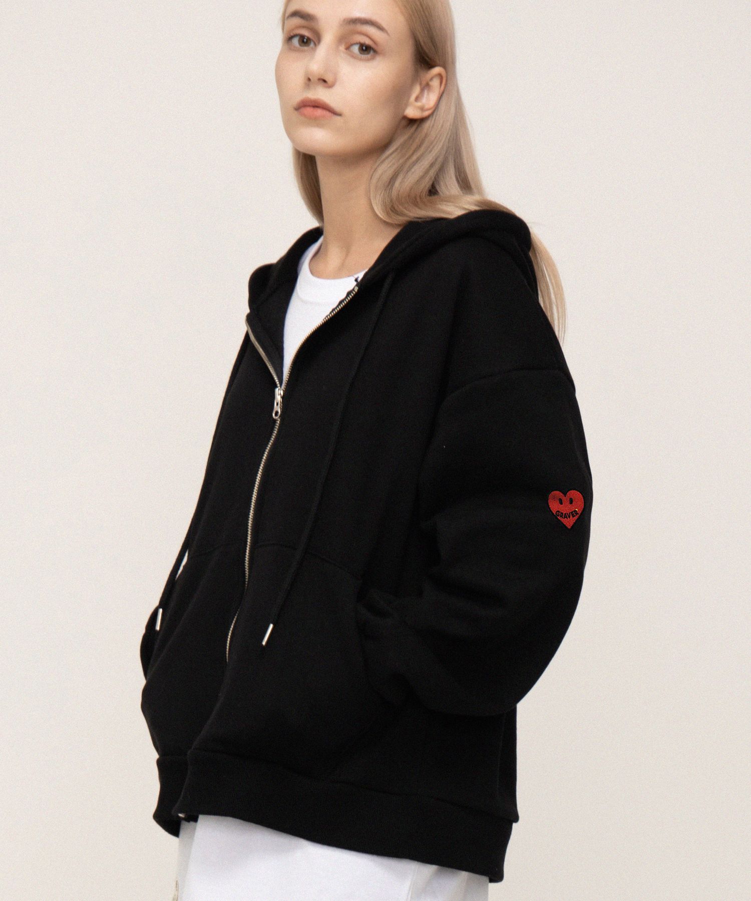 MUSINSA | GRAVER [UNISEX] SLEEVE HEART LOGO SMILE