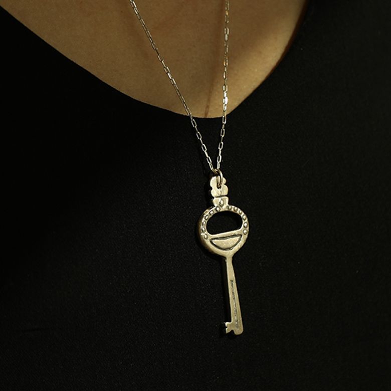 카툰 키 NECKLACE