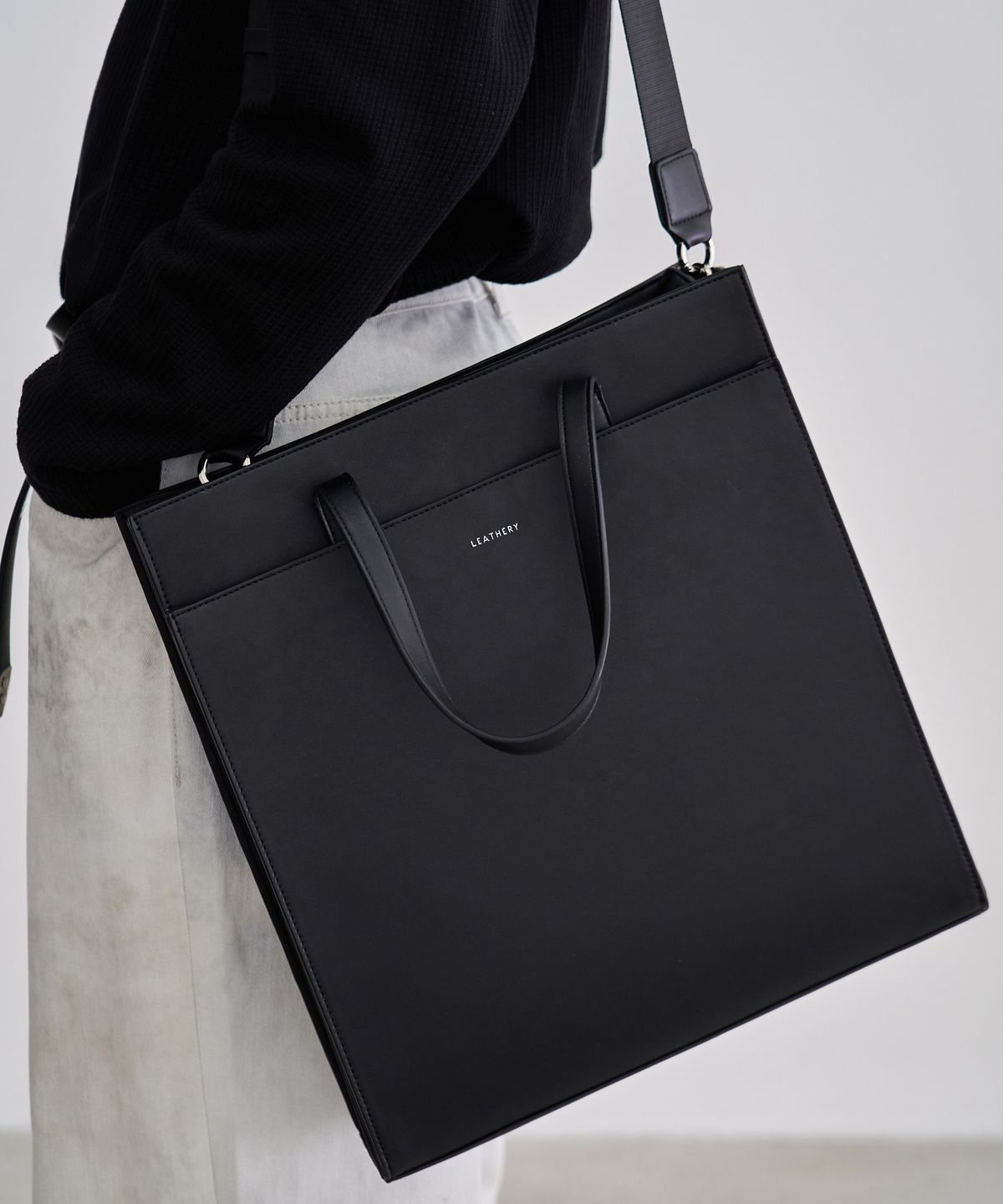 레더리(LEATHERY) 스퀘어 토트백 [BLACK]