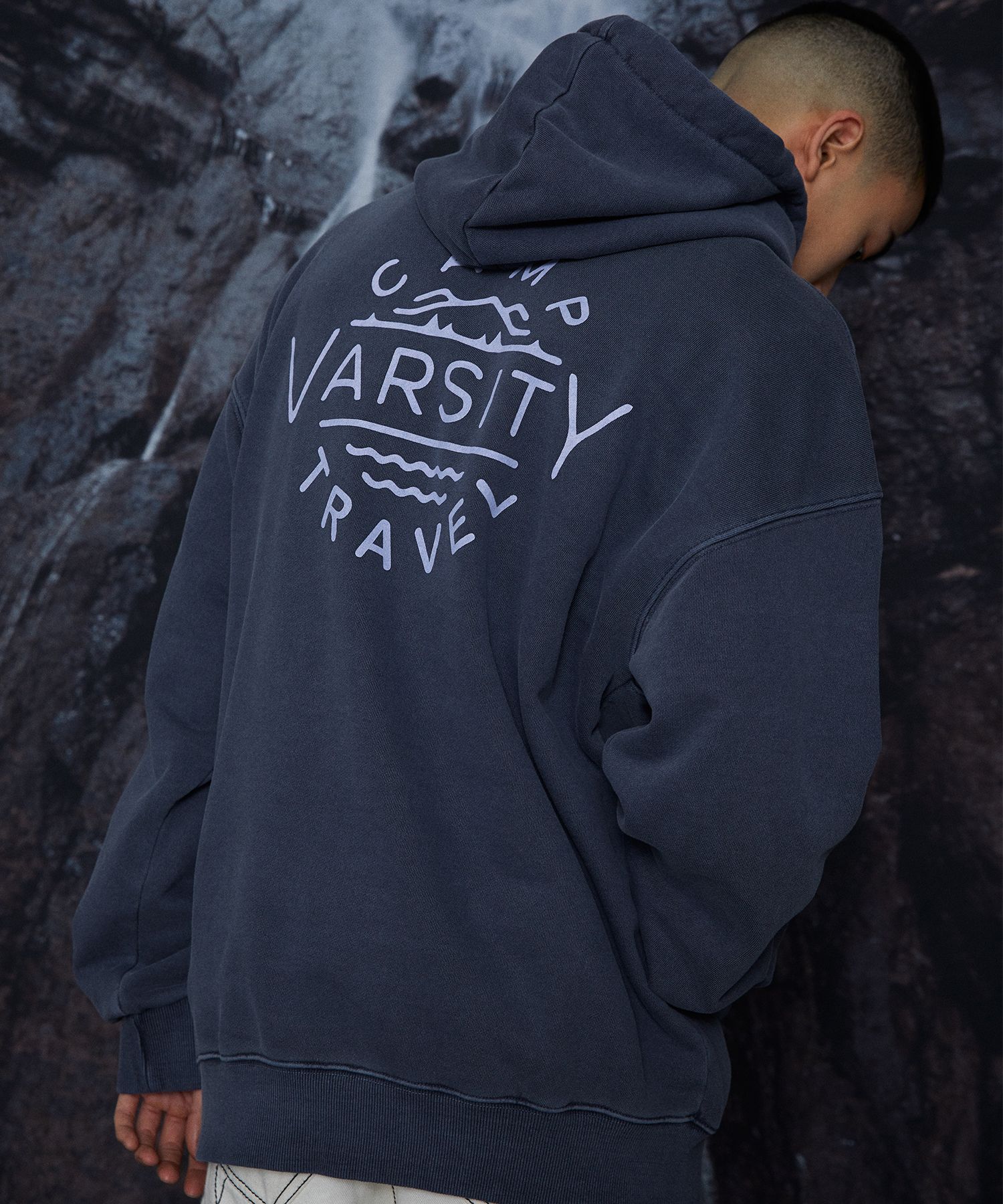 MUSINSA | TRAVEL CAMP VARSITY PIGMENT HOODIE DARK BLUE