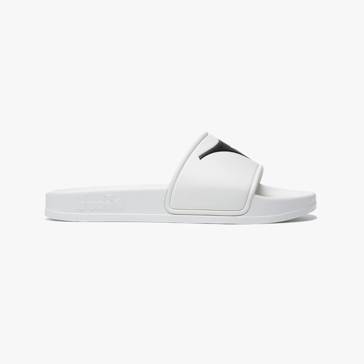 디아도라(diadora) 에센셜 슬라이드 WHITE