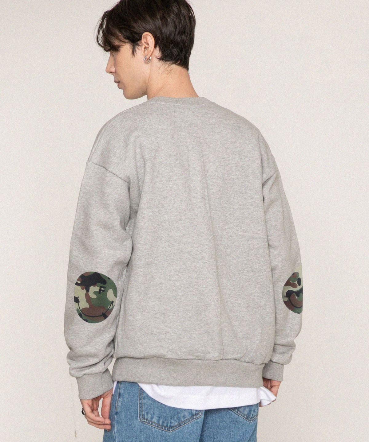그레이버(GRAVER) [UNISEX]엘보우 카모 도트스마일 맨투맨_그레이