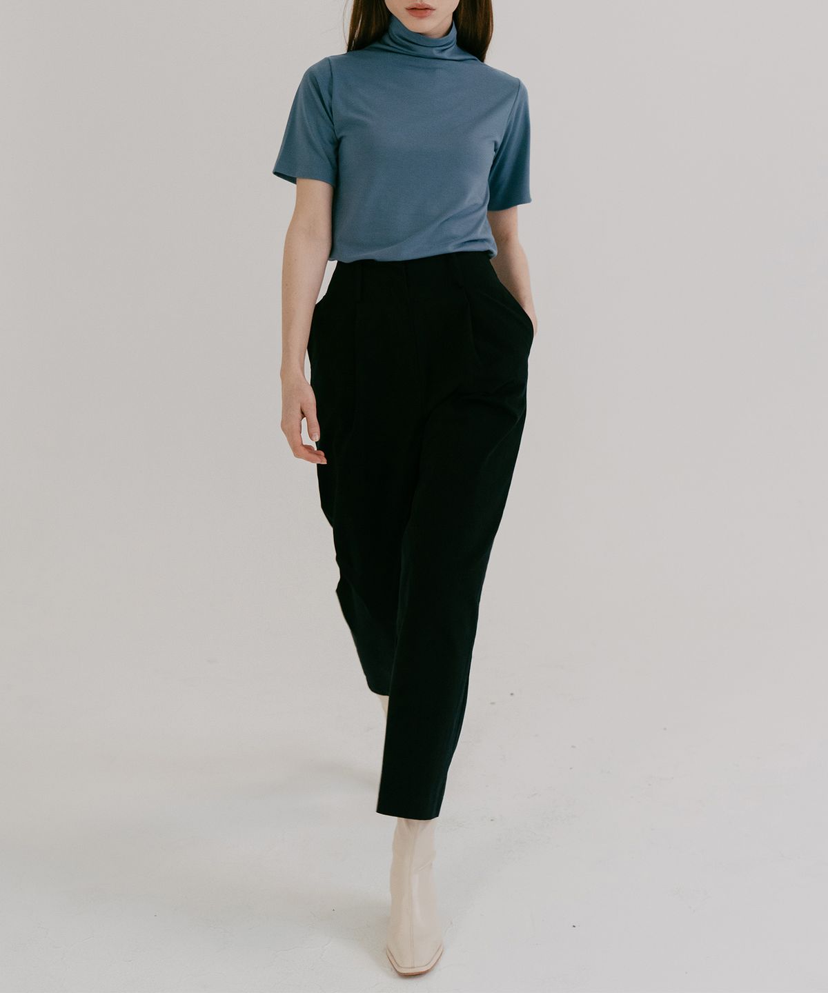 320쇼룸(320SHOWROOM) COTTON TUCK TAPERED PANTS BLACK