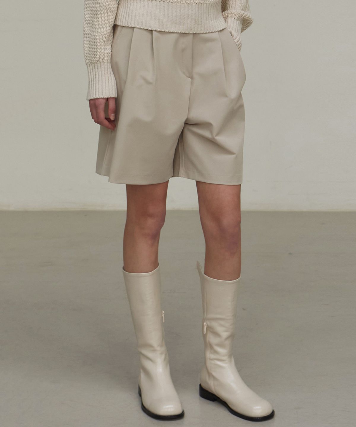 닉앤니콜(NICK&NICOLE) TWO PINTUCK BERMUDA PANTS_LIGHT BEIGE
