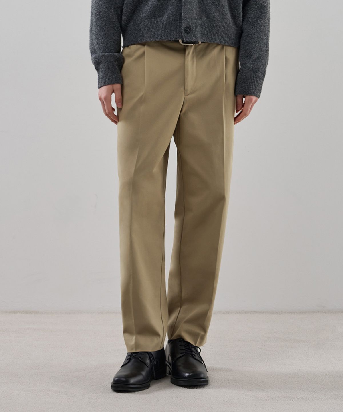 드로우핏(DRAW FIT) 테이퍼드 밴딩 치노 팬츠 [BEIGE]