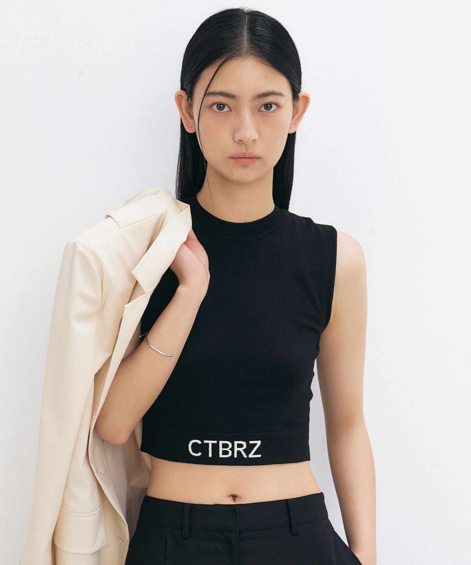[CITYBREEZE] CITY LOGO SLEEVELESS CROP TOP /追跡付 MUSINSA公式 | CITYBREEZE WOMAN City Logo Sleeveless Crop