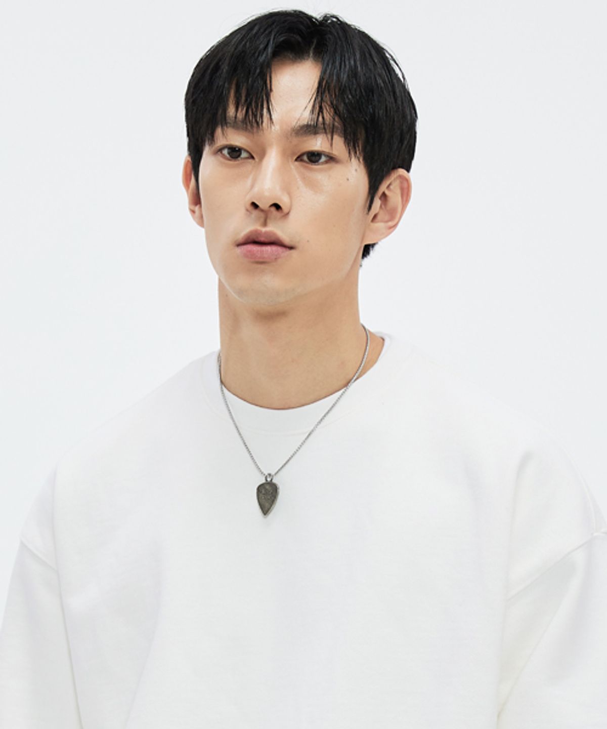 소버먼트(SOVERMENT) 980G 피그먼트 맨투맨-내추럴 아이보리-