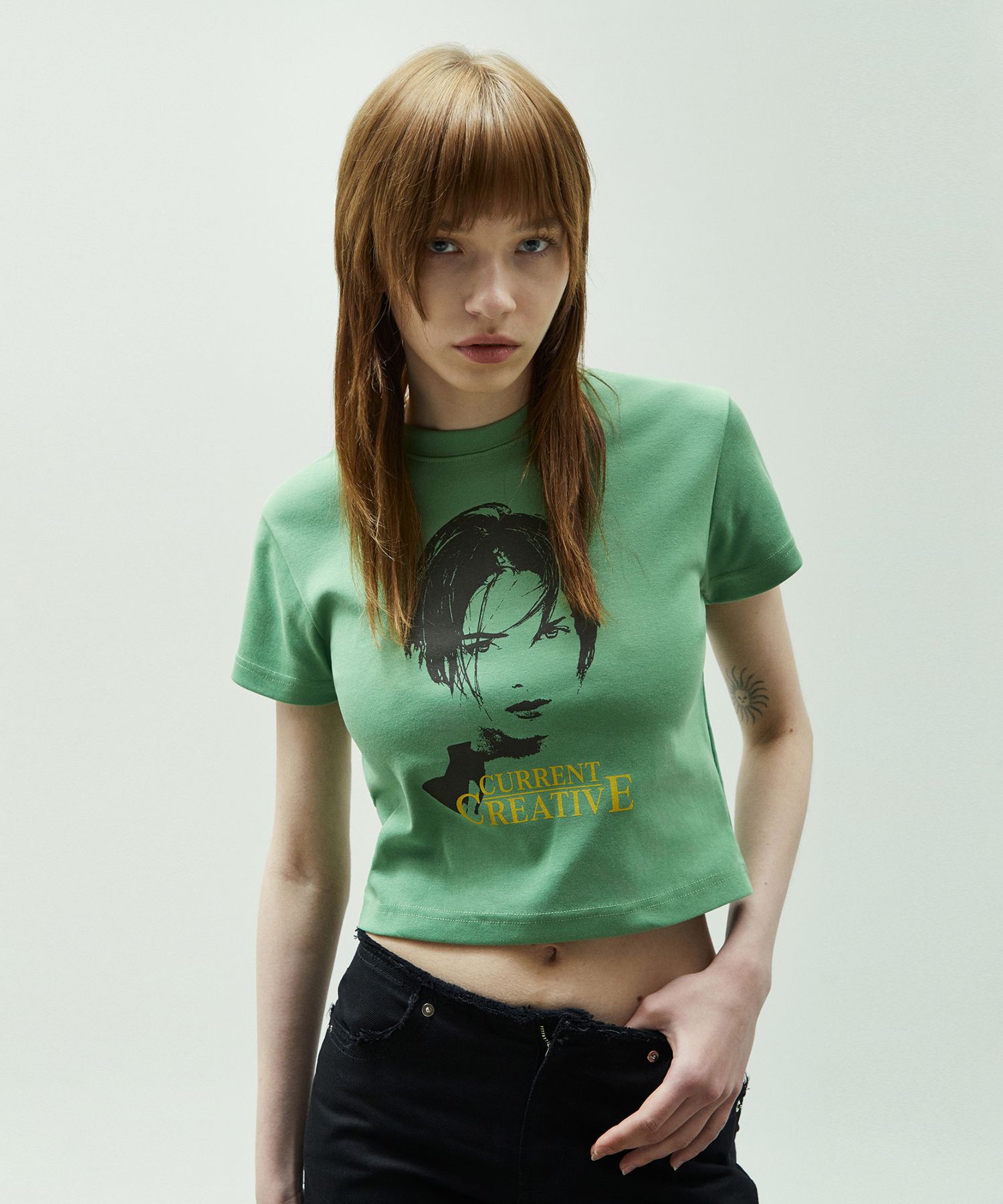 【mnem】25SS★ [mnem] olive print cropped t-shirt Cropped T-Shirt - Olive – Hours