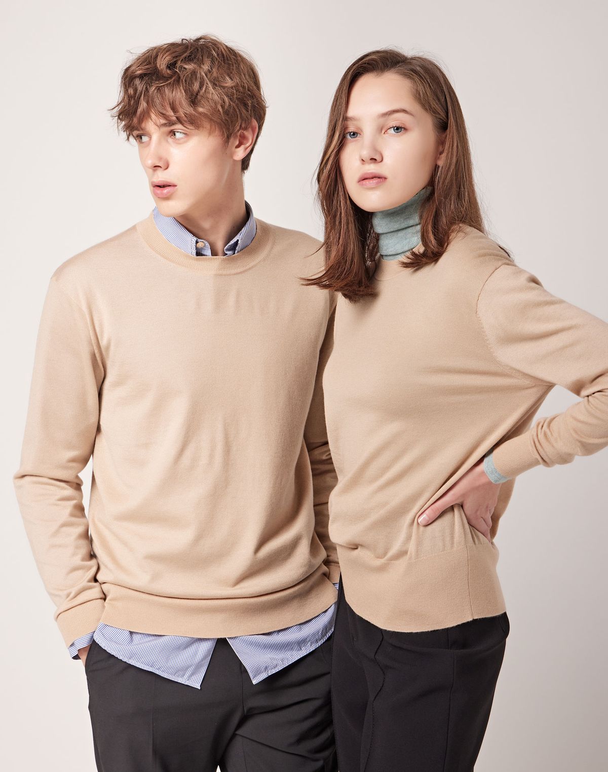 아이홀릭 캐시미어(AYIHOLIC CASHMERE) 세미오버 울 라운드 남성니트