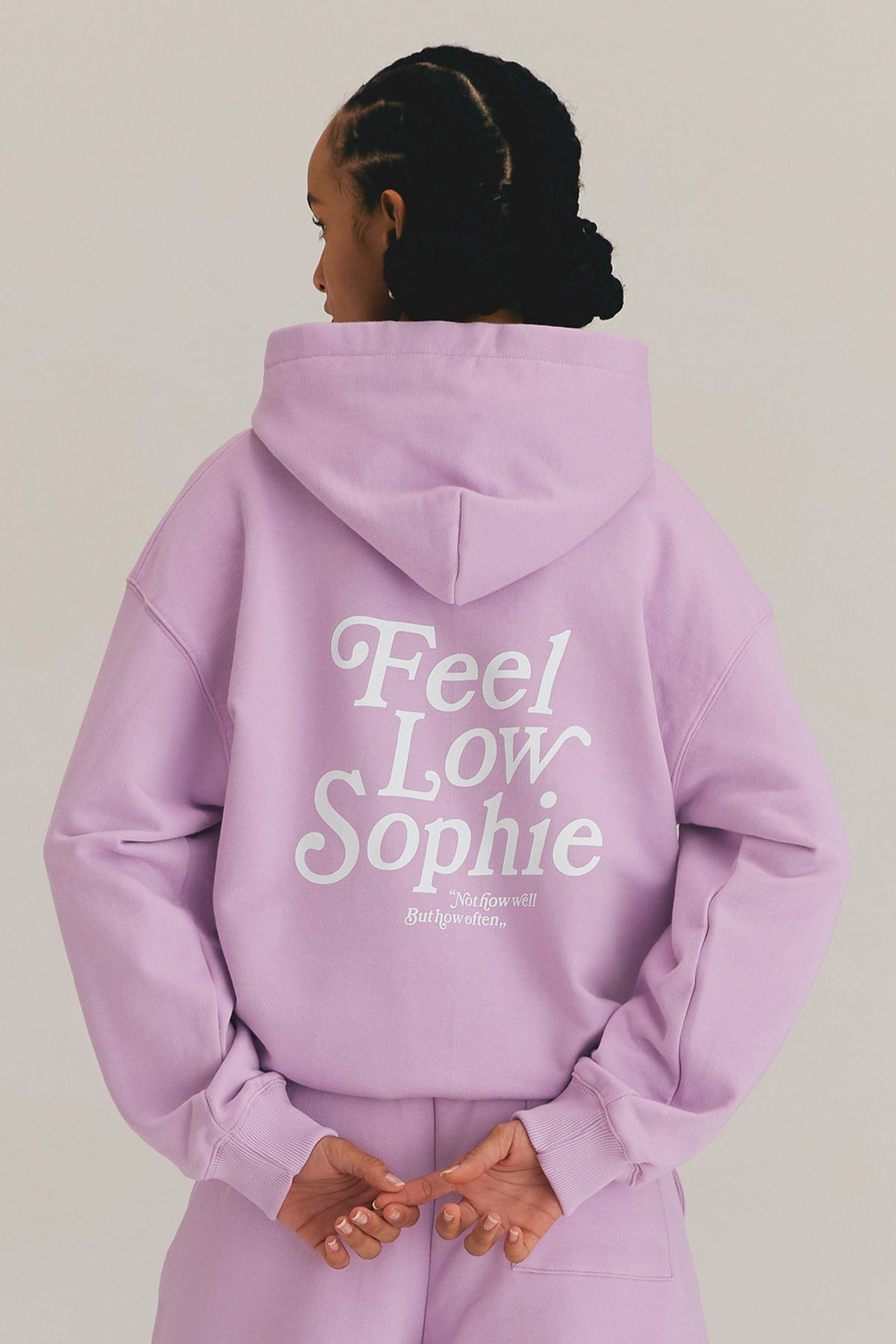 필로소피(FEEL LOW SOPHIE) 베이직 로고 스웻 후디 퍼플