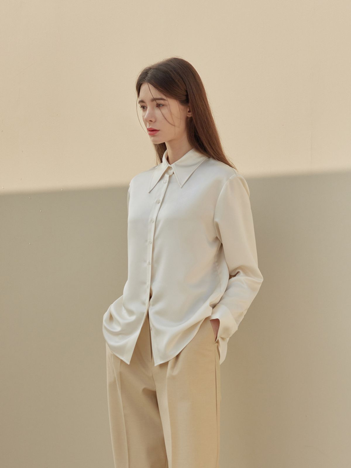 에이리프(A.RIFF) Harper glossy collar blouse_IVORY