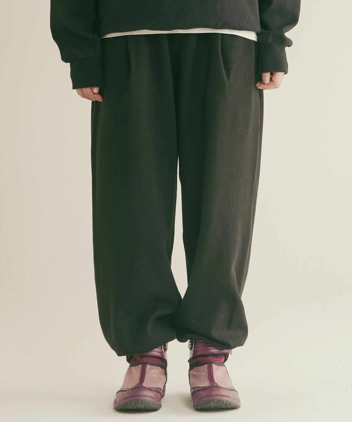 제로(XERO) Deep One Tuck Jogger Sweat Pants [Black]