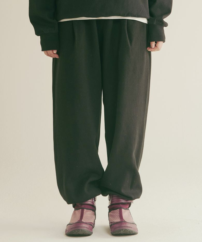 Deep One Tuck Jogger Sweat Pants [Black]