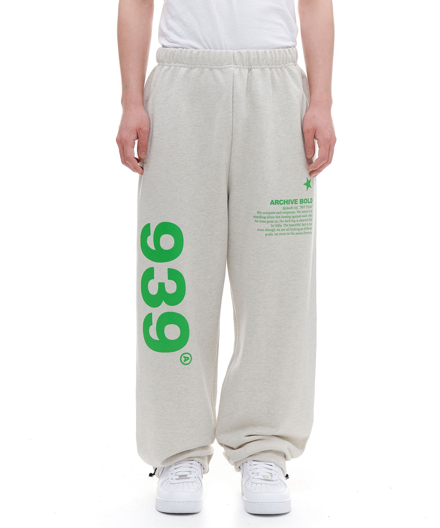 MUSINSA公式 | ARCHIVE BOLD 939 LOGO SWEAT PANTS_OATMEAL