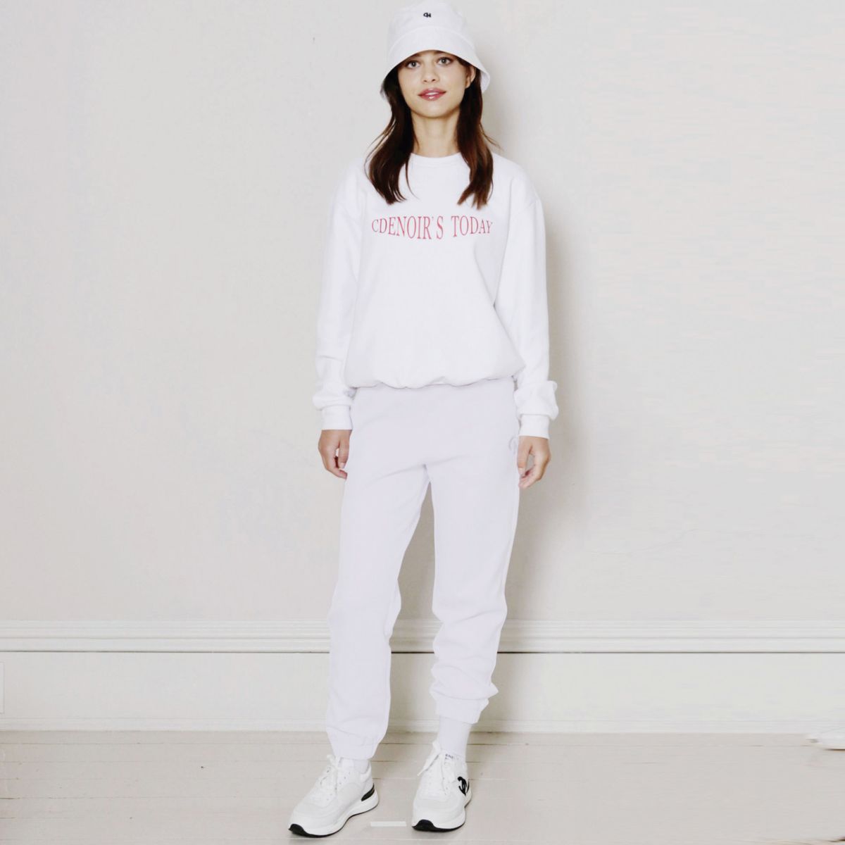 씨드느와(C DE NOIRS) WOMEN THE LOOSE-FIT SWEAT PANTS (WHITE)