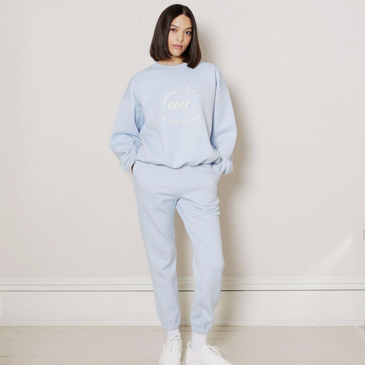 씨드느와(C DE NOIRS) WOMEN THE LOOSE-FIT SWEAT PANTS (PASTEL BLUE)