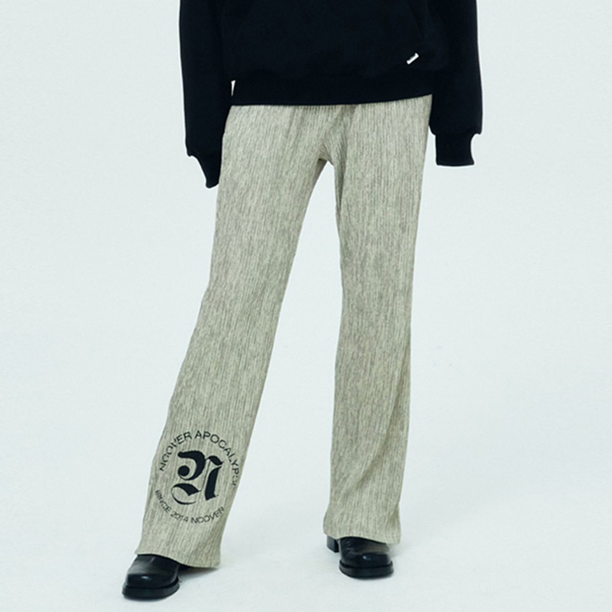 앤커버(NCOVER) ROMAN TYPO PLEATS PANTS-BEIGE